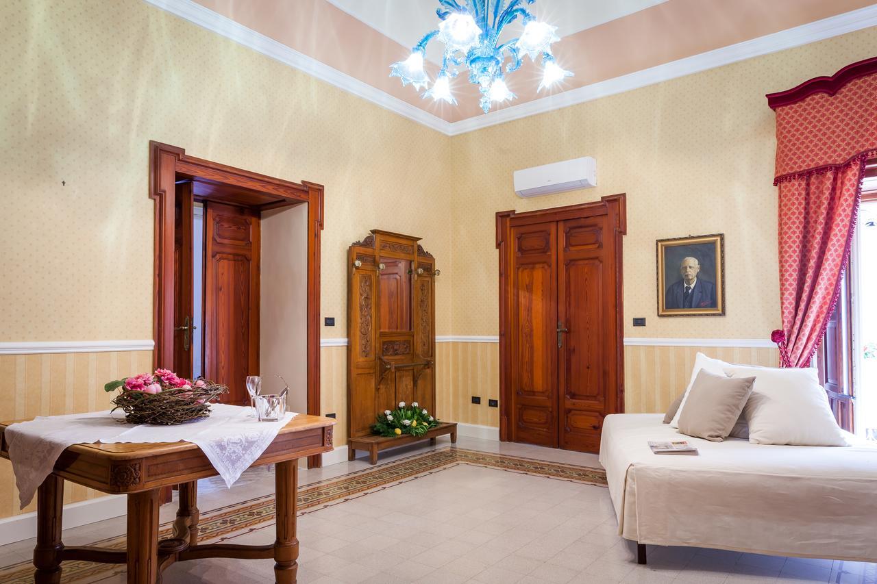 לינה וארוחת בוקר שיקלי Palazzo Montalbano מראה חיצוני תמונה